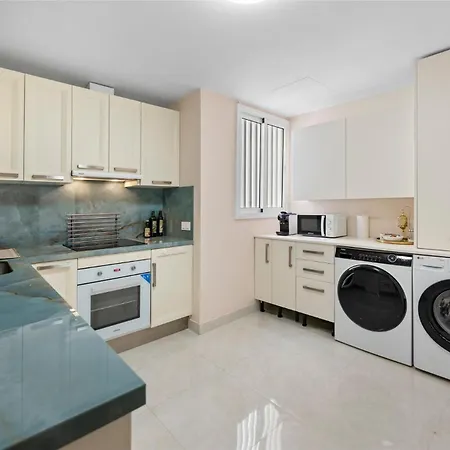 Apartamento Two Bedroom With Balcony In Gardens By Caseo