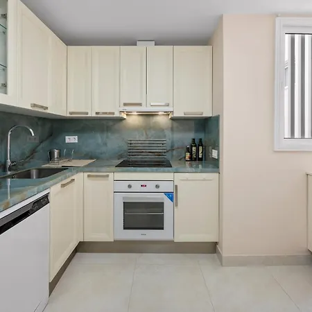 Two Bedroom With Balcony In Gardens By Caseo Apartamento